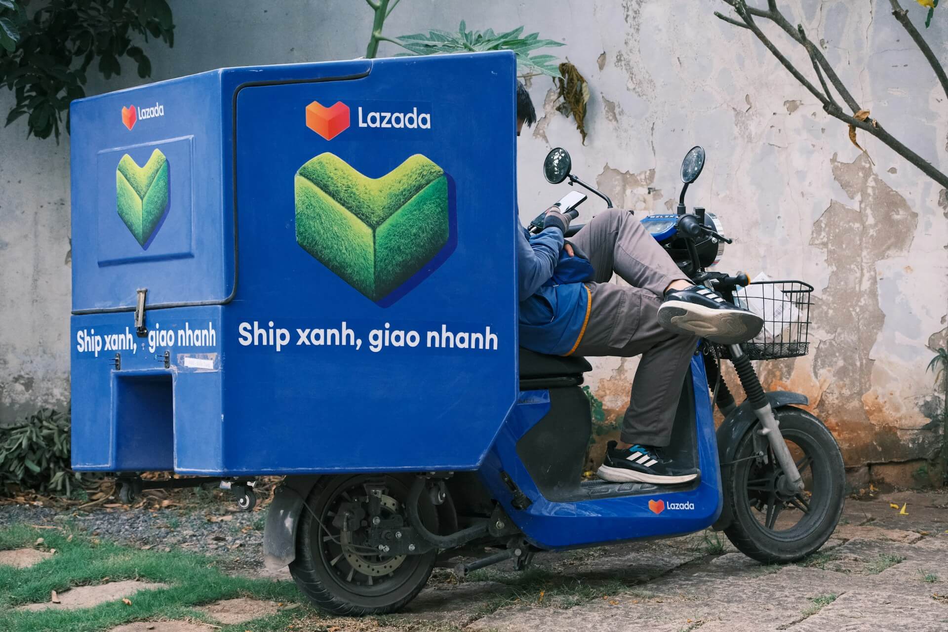 GỬI HÀNG QUỐC TẾ NHANH CHÓNG – AN TOÀN – CHUYÊN NGHIỆP CÙNG HLE EXPRESS